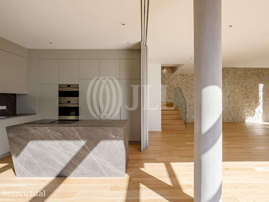 Moradia T4+1 com piscina, jardim, condomínio em Cascais - Grande imagem: 3/37