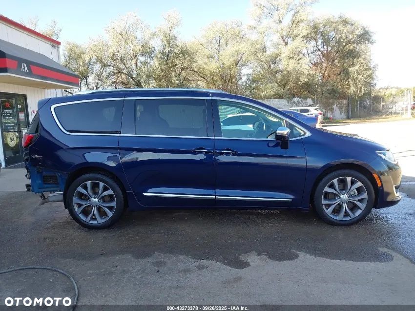 Chrysler Pacifica - 7