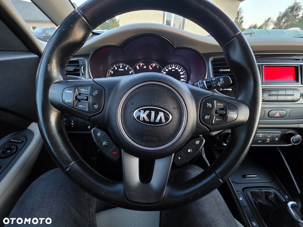 Kia Carens - 26
