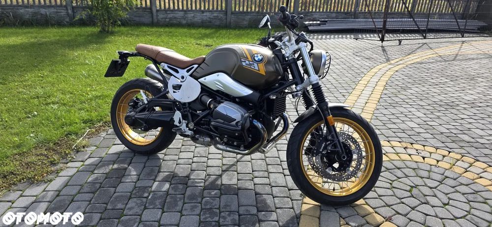 BMW R - 1