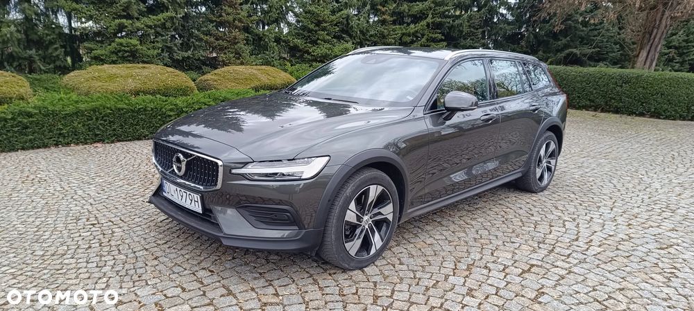Volvo V60 Cross Country - 1