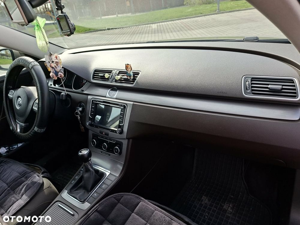 Volkswagen Passat - 8