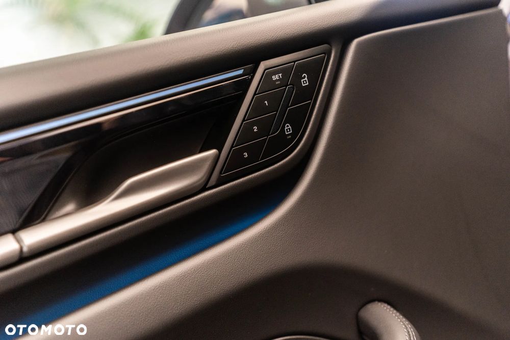 Porsche Macan - 28