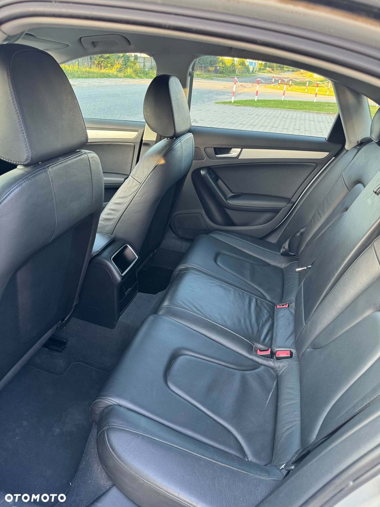 Audi A4 Limousine - 13