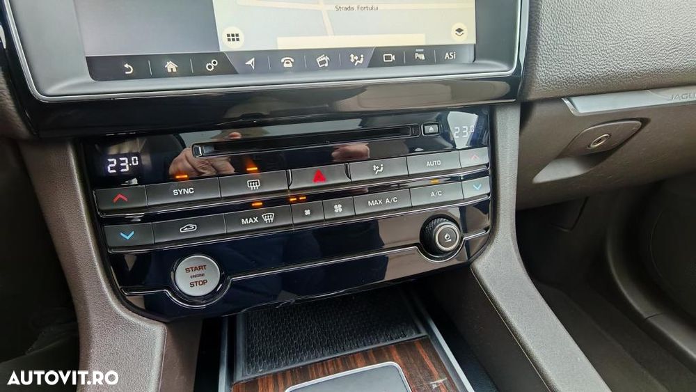 Jaguar F-Pace - 16