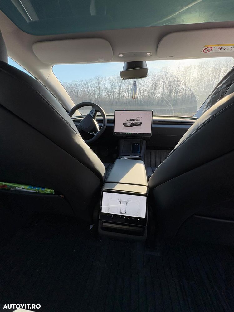 Tesla Model 3 - 10