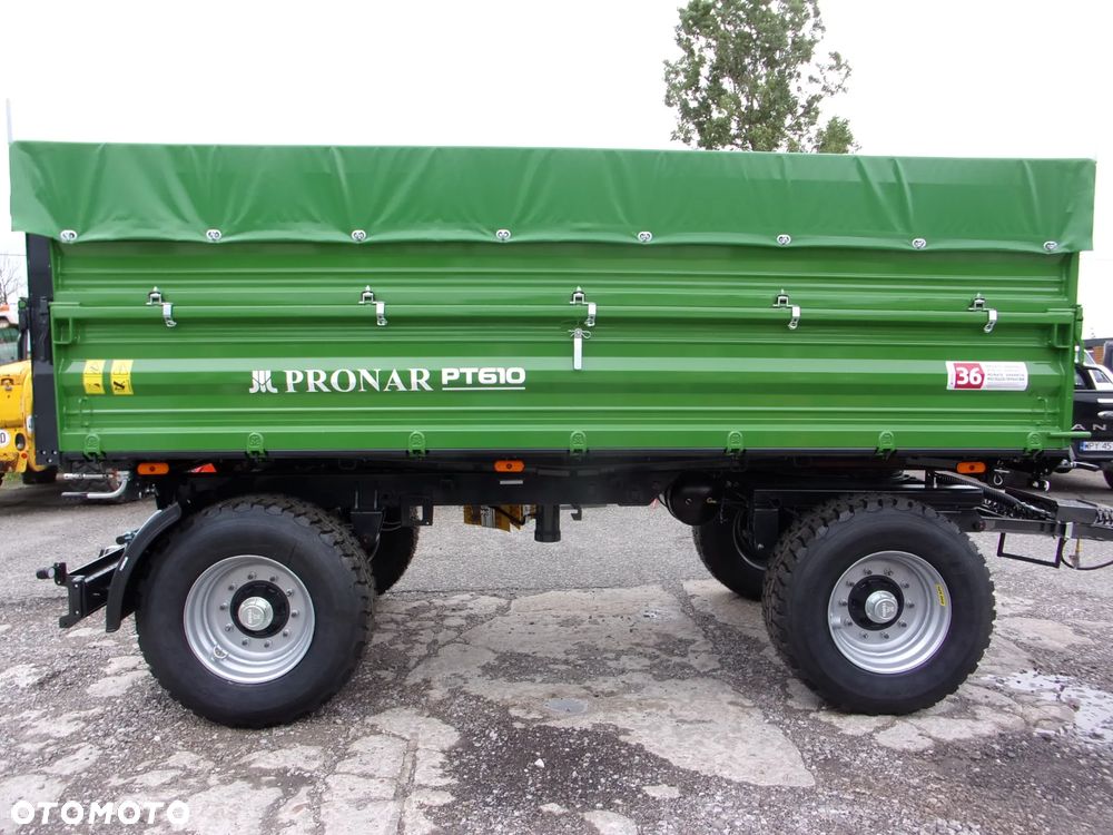 Pronar Przyczepa dwuosiowa paletowa Pronar PT-610 -10-ton, Przyczepa Pronar PT-653/2 - 6-ton z mechanizmem trójstronnego wywrotu, nadstawy, plandeka, balkon - 6