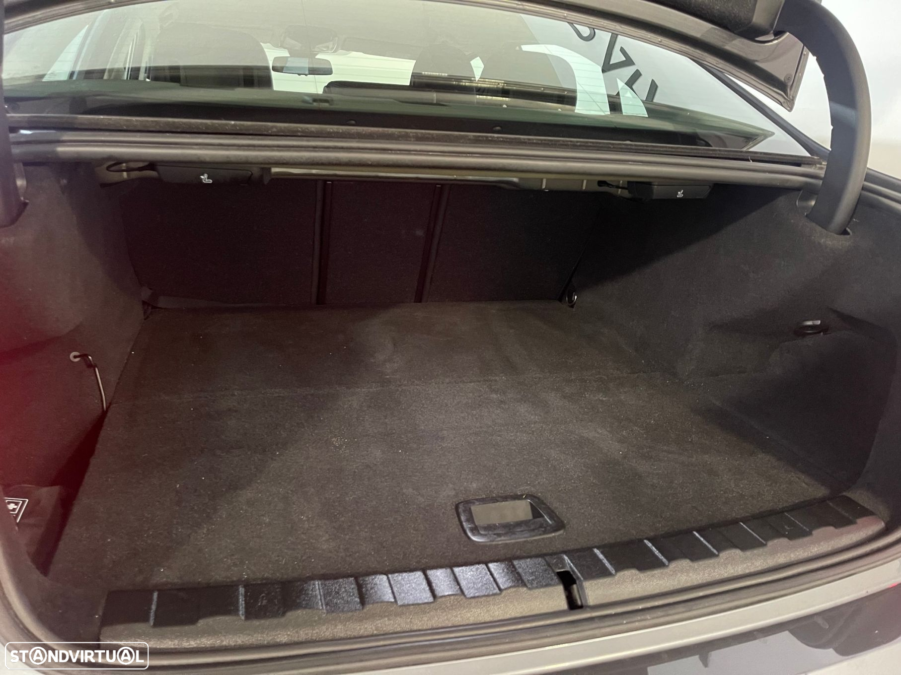 BMW 330 e Auto - 32