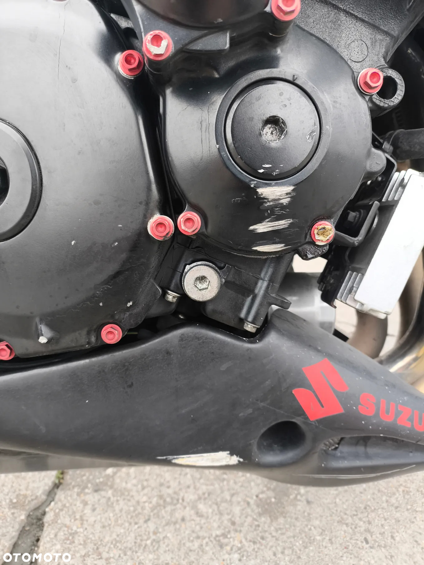 Suzuki GSR - 16