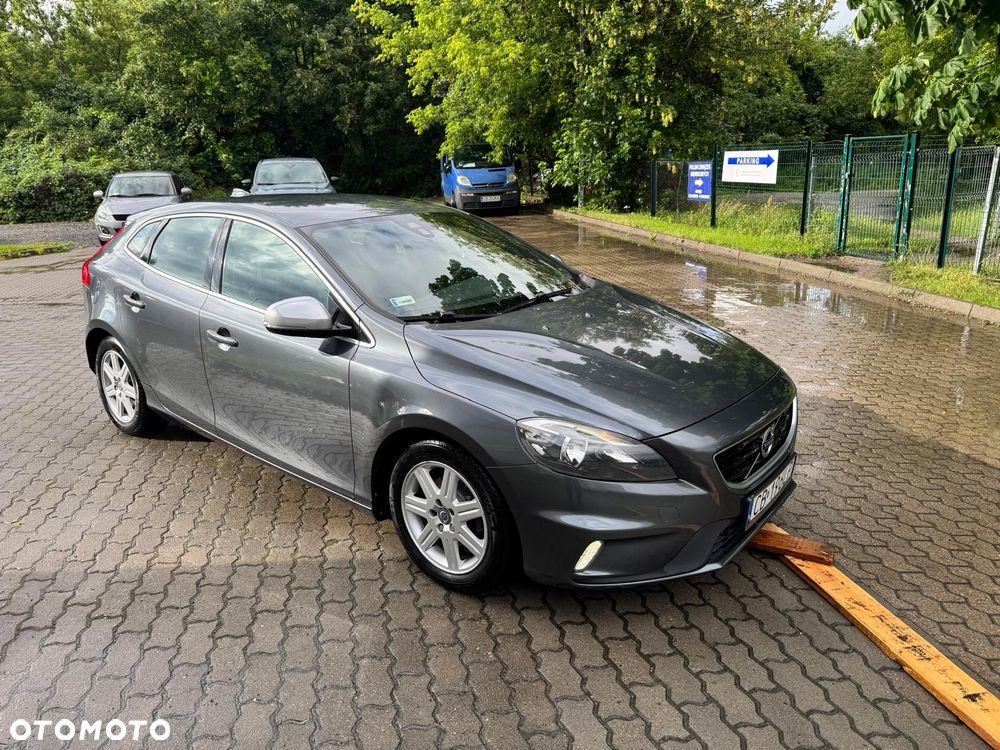 Volvo V40 D2 R-Design - 10
