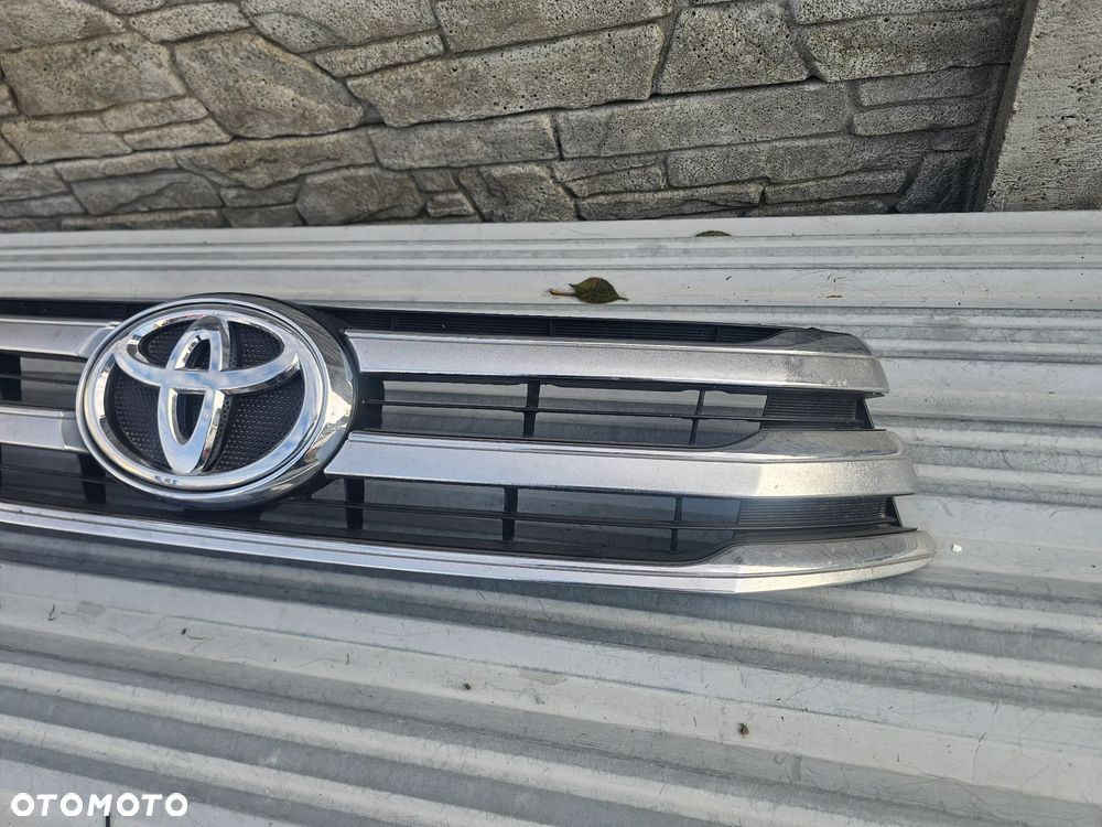 Toyota Hilux VIII 8 15-18r atrapa kratka grill w zderzak ORYGINAŁ - 3