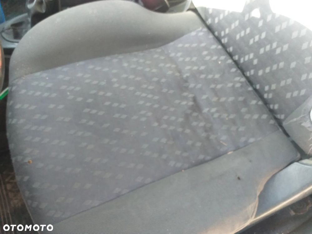Auto na części - Ford Focus diesel Silnik Skrzynia Drzwi Maska Klapa Błotnik Zderzak Lampa Szyba Klamka Lusterko Deska Kokpit - 12