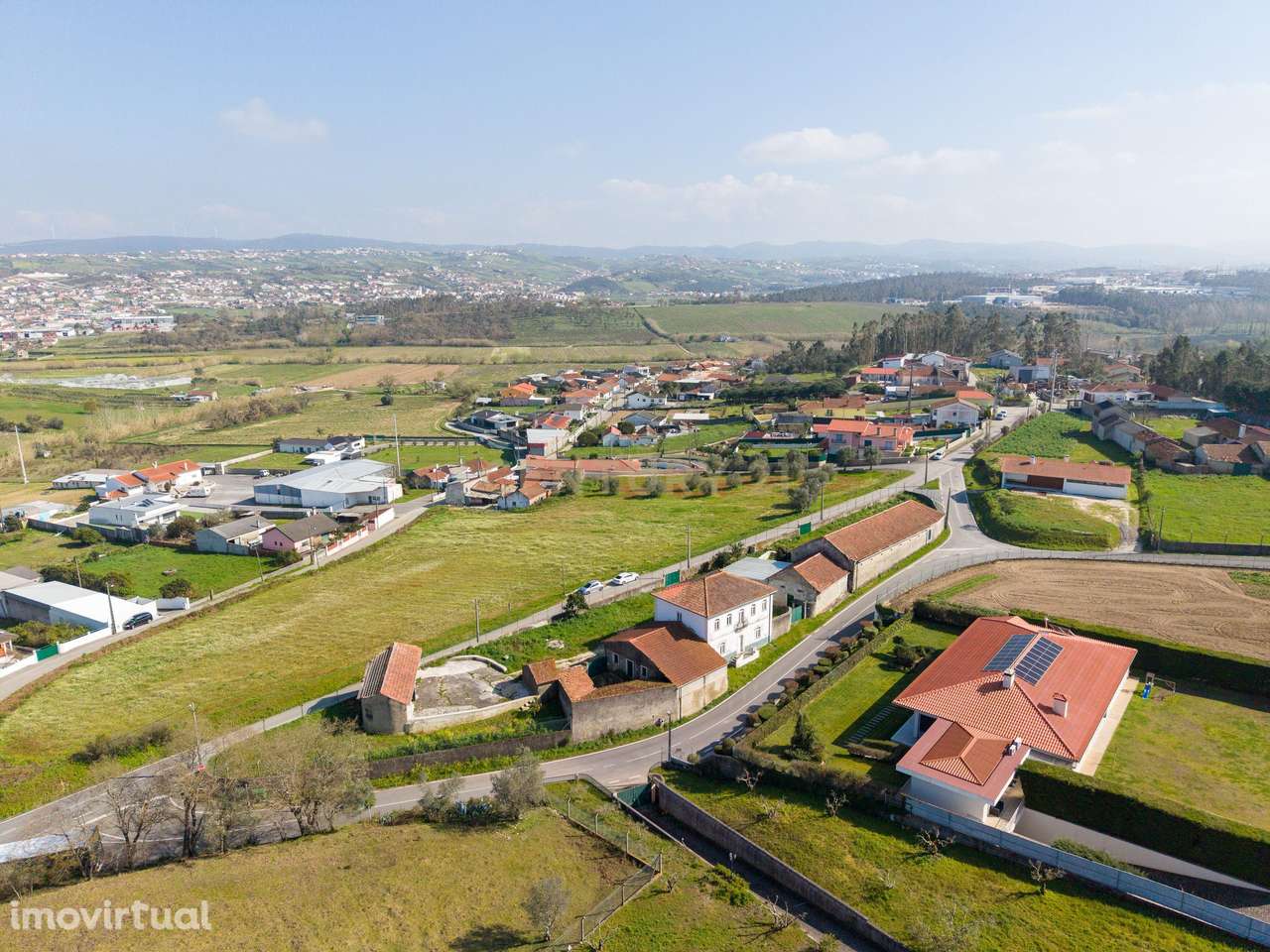 Moradia distinta  com traça de Palacete, e Adega Rústica com elevado p - Grande imagem: 5/37