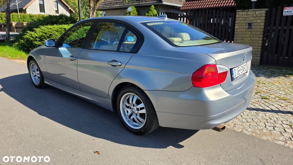 BMW Seria 3 318i - 9