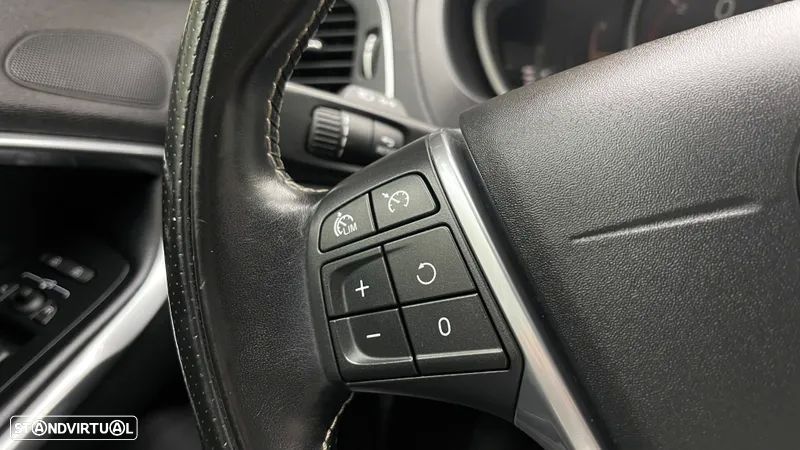 Volvo V40 2.0 D2 R-Design - 17