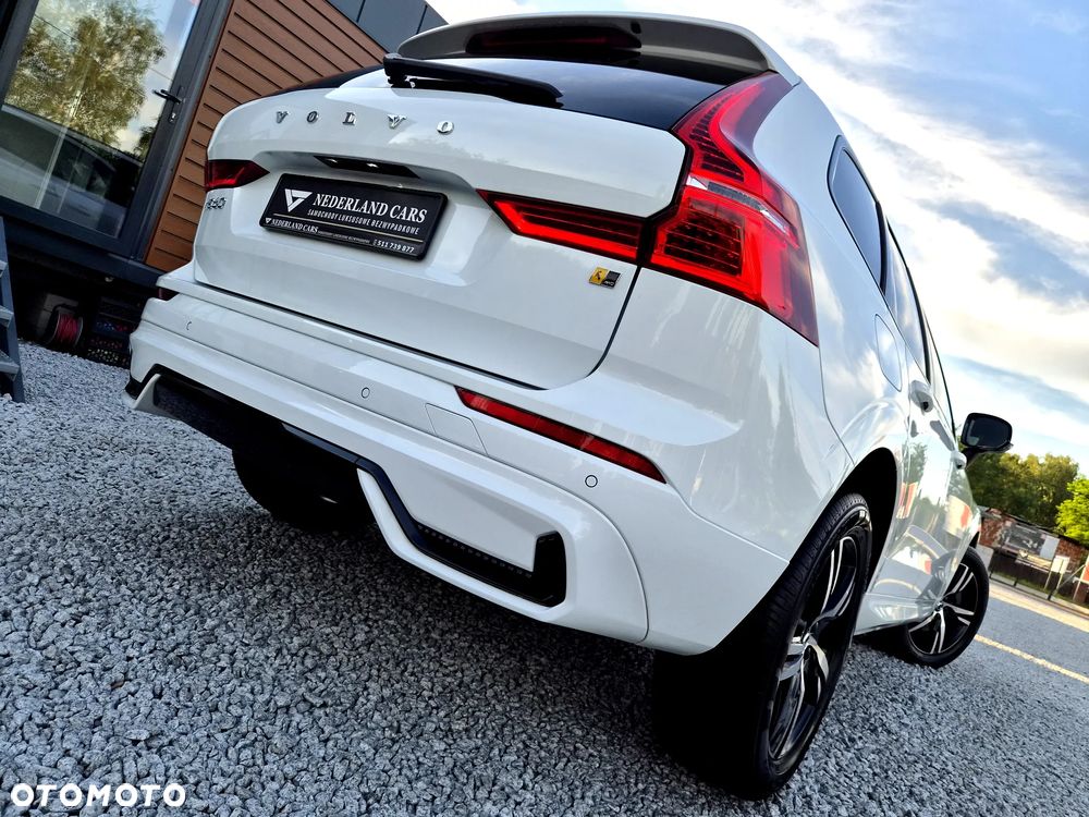 Volvo XC 60 B4 D AWD Plus Dark - 33