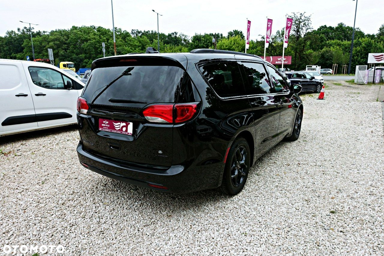 Chrysler Pacifica - 10