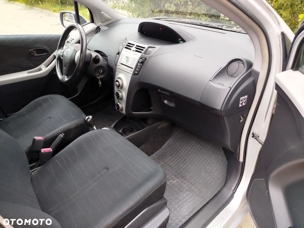Toyota Yaris - 12