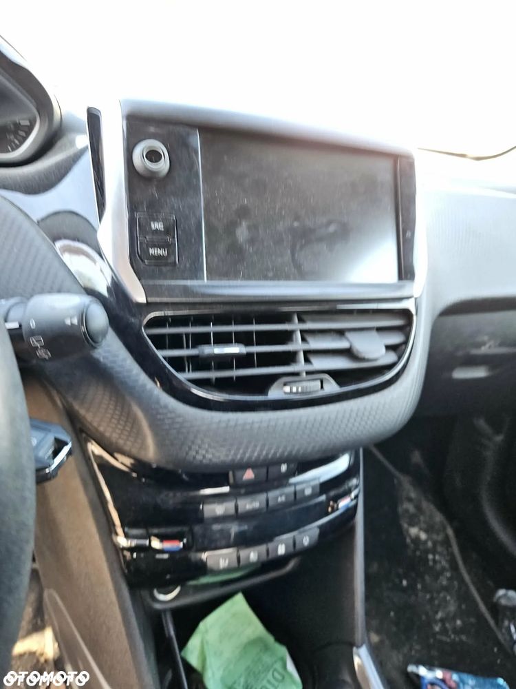 Peugeot 2008 PureTech 130 GPF Stop&Start Signature - 13