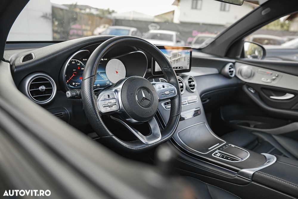 Mercedes-Benz GLC 300 e 4Matic 9G-TRONIC AMG Line - 28