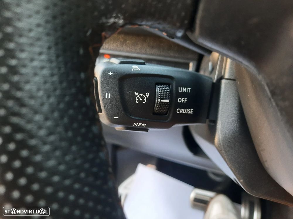 Peugeot 3008 1.6 Hybrid GT Pack e-EAT8 - 47