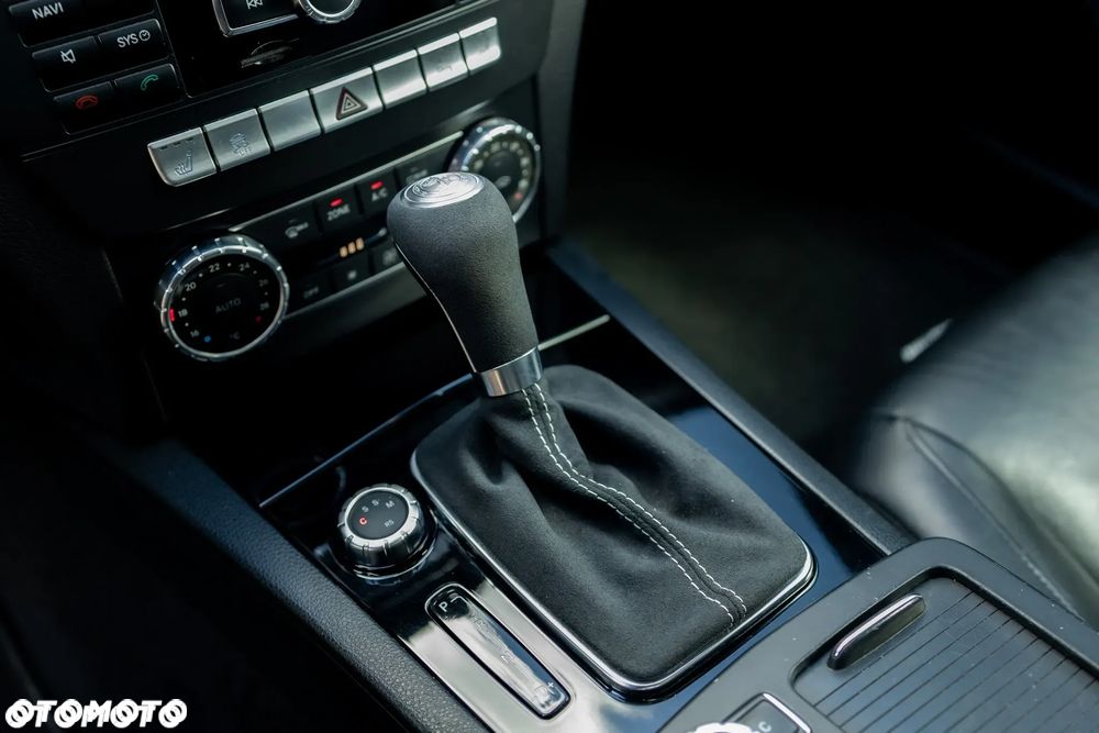 Mercedes-Benz Klasa C 63 AMG AMG SPEEDSHIFT MCT AMG Performance Package - 16
