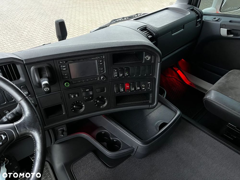 Scania R 580 V8 SPROWADZONA Z FRANCJI SERWISOWANA RETARDER DWA ZBIORNIKI FELGI ALUMINIOWE LODÓWKA - 22