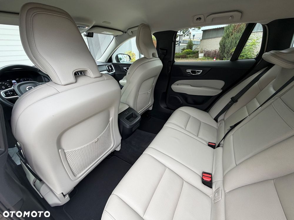 Volvo V60 Cross Country D4 AWD - 18