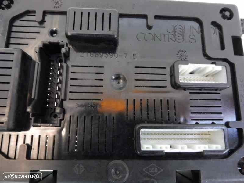 CAIXA RELÉS / FUSÍVEIS RENAULT CLIO III 2009 -8200652285 - 4