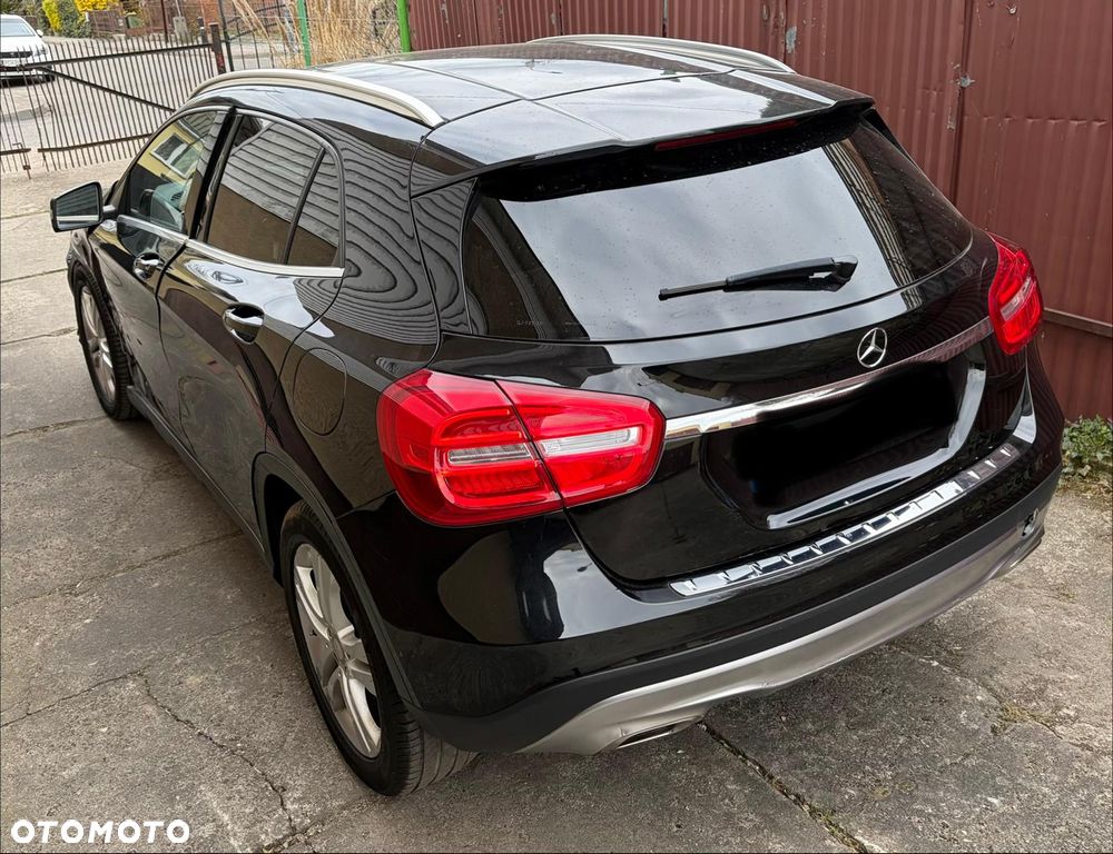 Mercedes-Benz GLA - 10