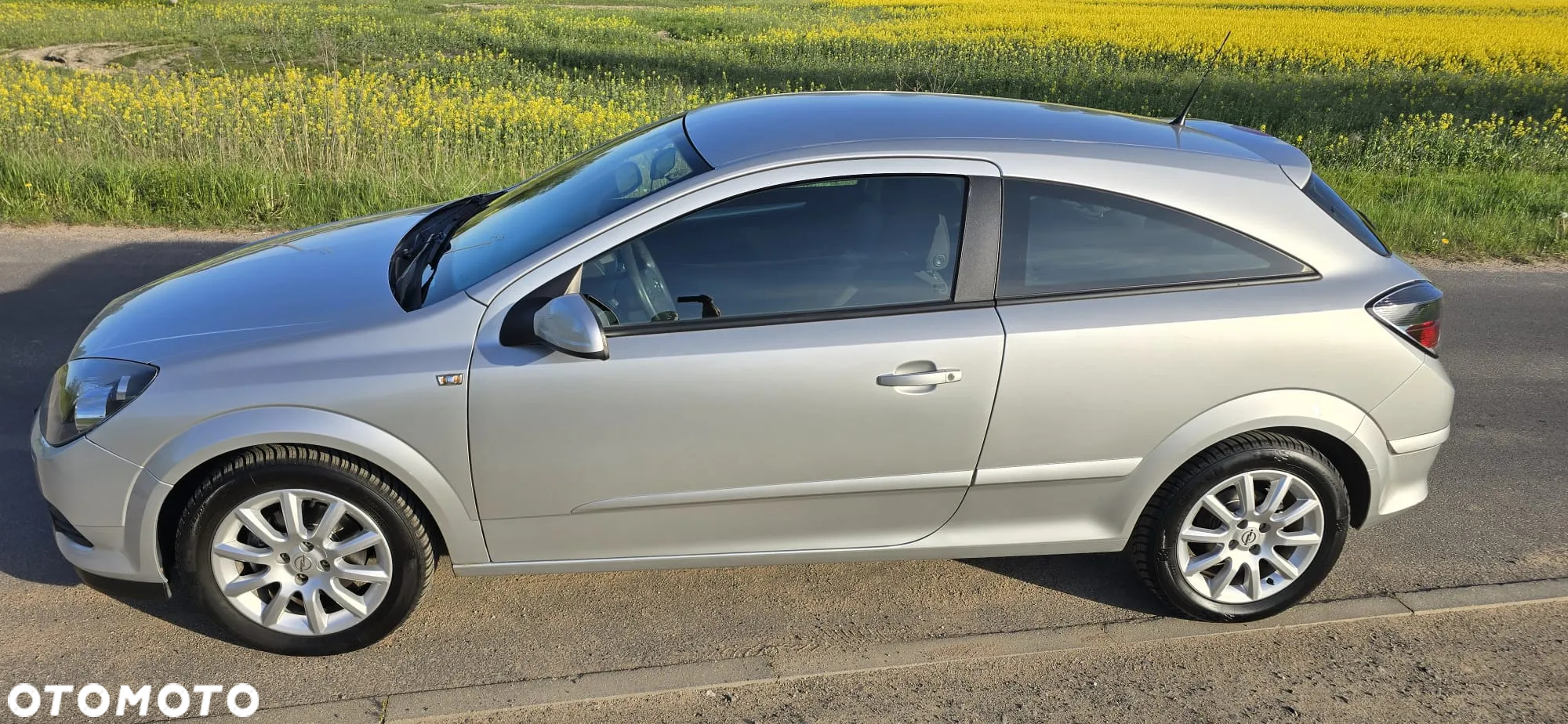 Opel Astra III GTC 1.6 Cosmo - 18