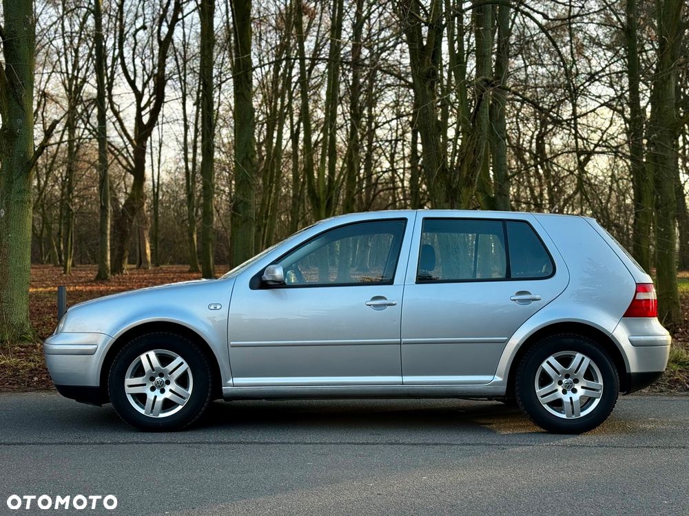 Volkswagen Golf - 6