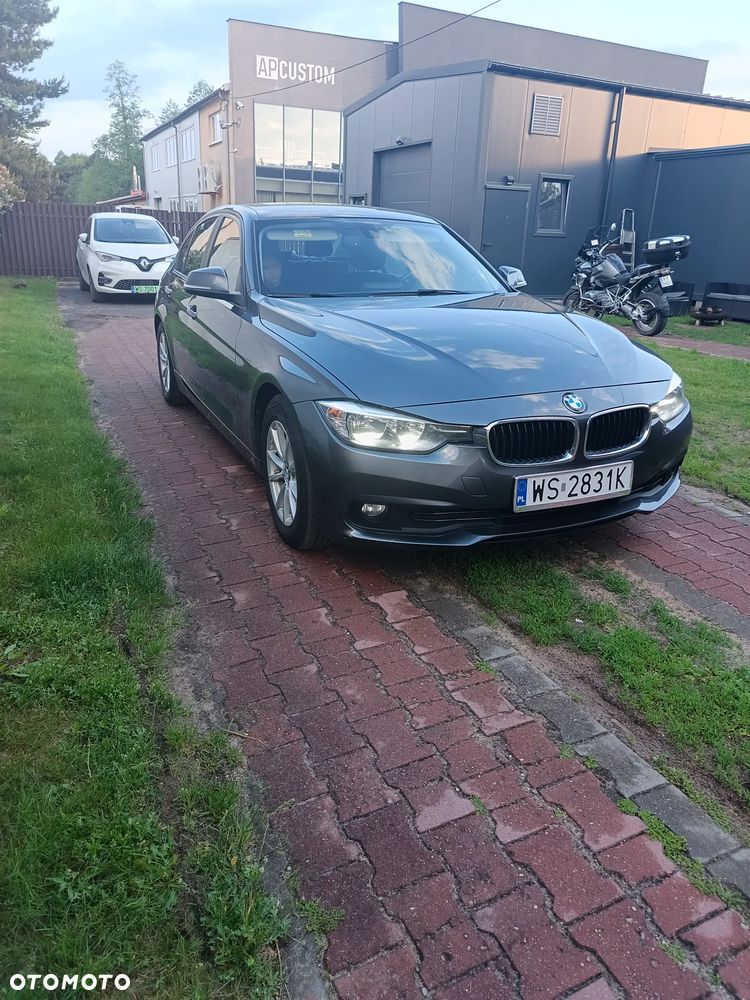 BMW Seria 3 318d - 38