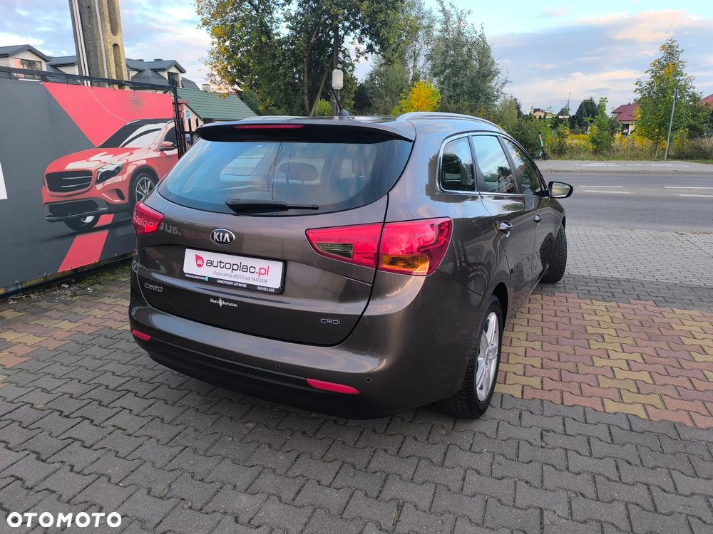 Kia Ceed 1.6 CRDi 128 Dream Team Edition - 4