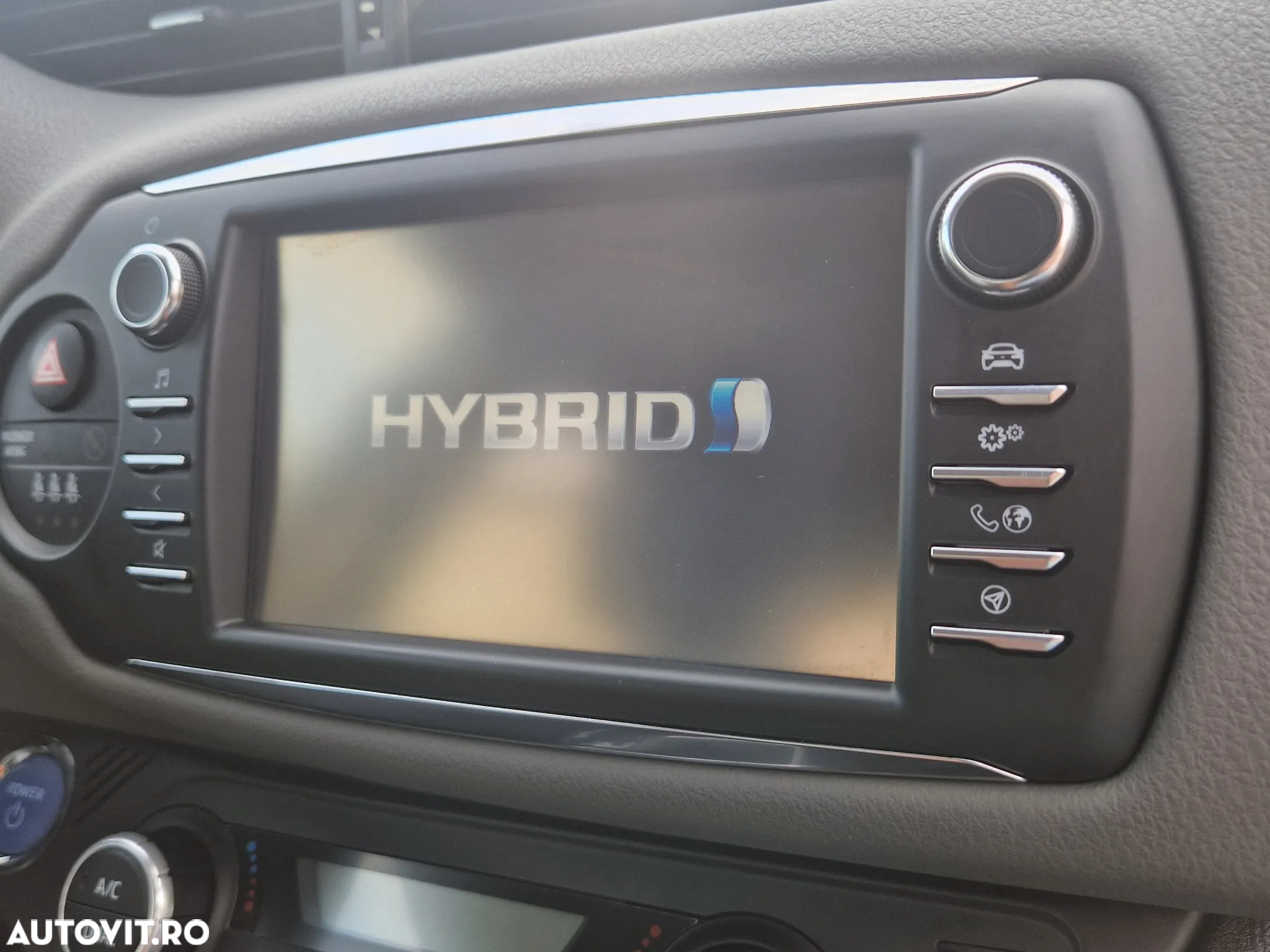 Toyota Yaris Hybrid 1.5 VVT-i - 17