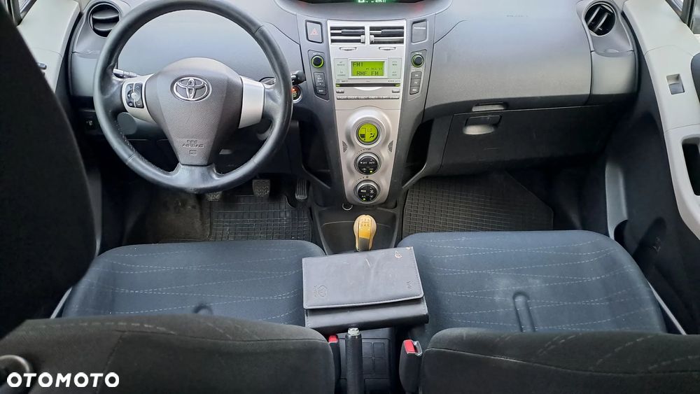 Toyota Yaris 1.3 Sol - 12