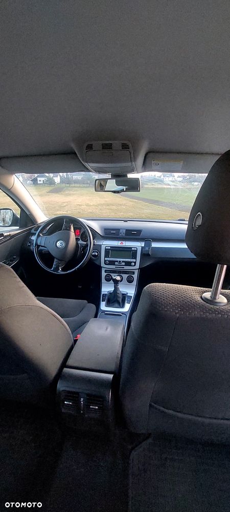 Volkswagen Passat - 4
