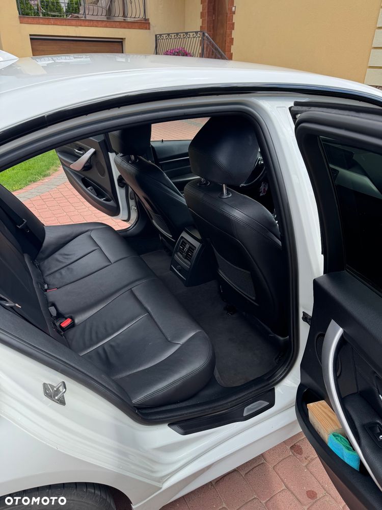 BMW Seria 3 335d xDrive M Sport - 15