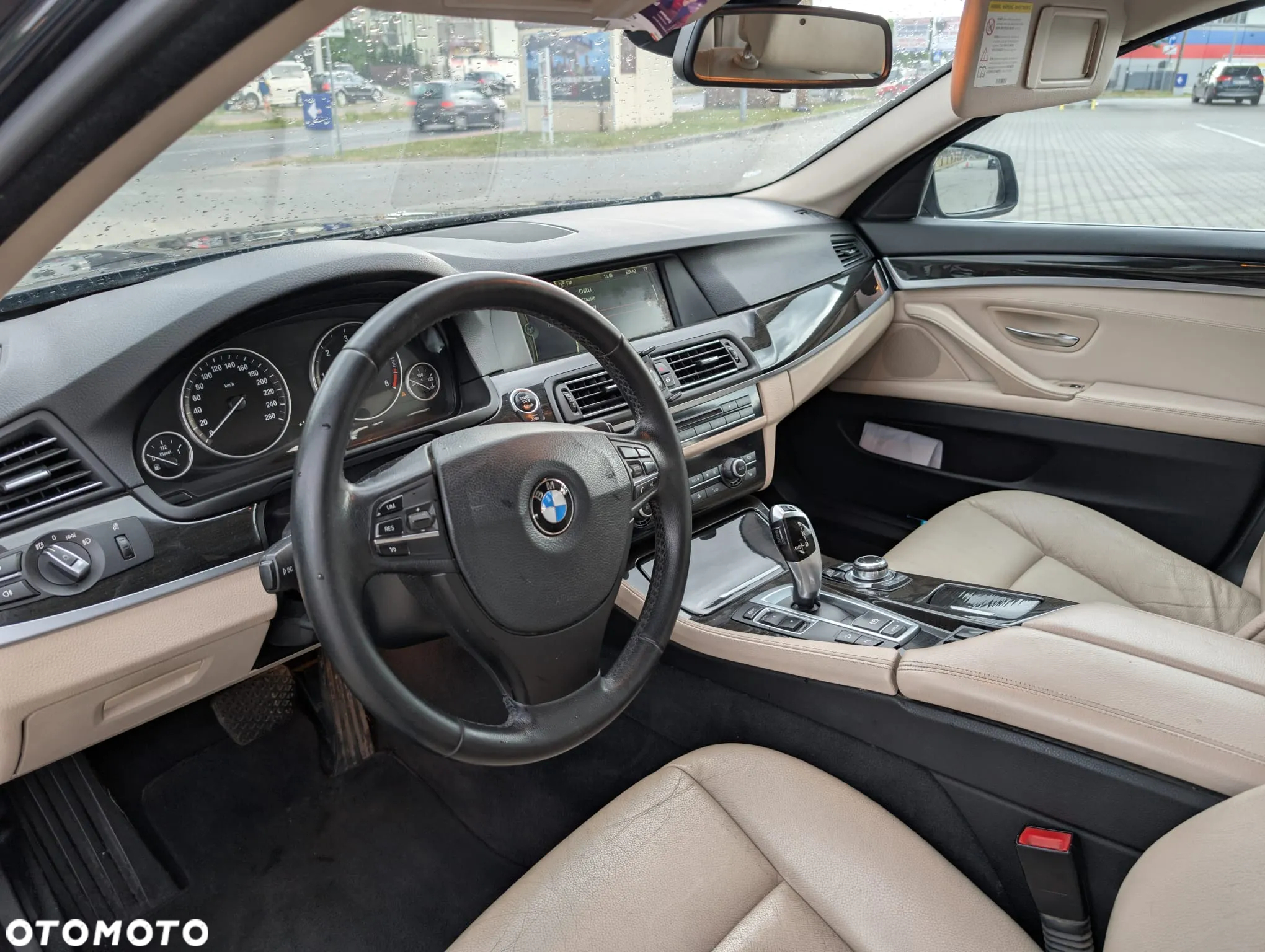 BMW Seria 5 530d xDrive Touring - 12