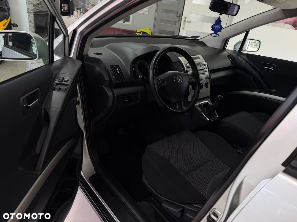 Toyota Corolla Verso 2.0 D-4D Prestige - 24