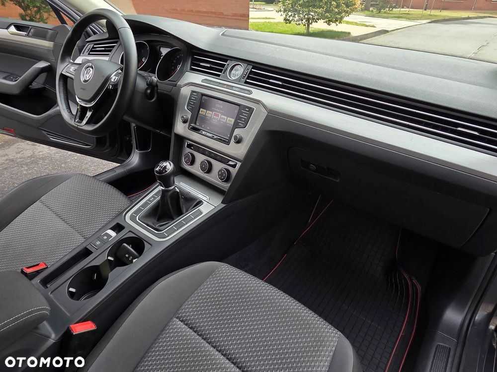 Volkswagen Passat 2.0 TDI (BlueMotion Technology) Trendline - 25