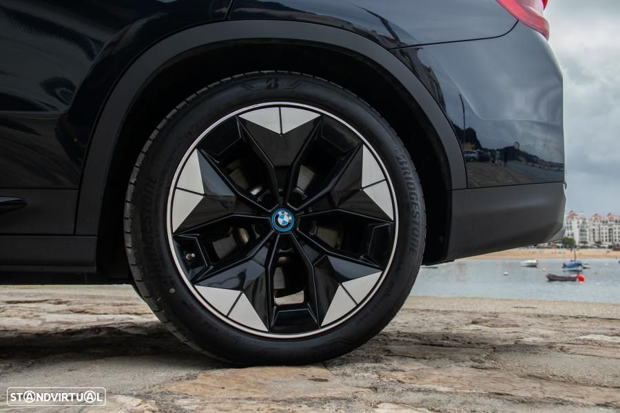 BMW iX3 M Sport Impressive - 11