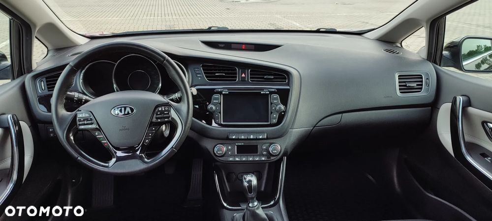 Kia Ceed 1.6 CRDi 136 ISG Dream-Team Edition - 17