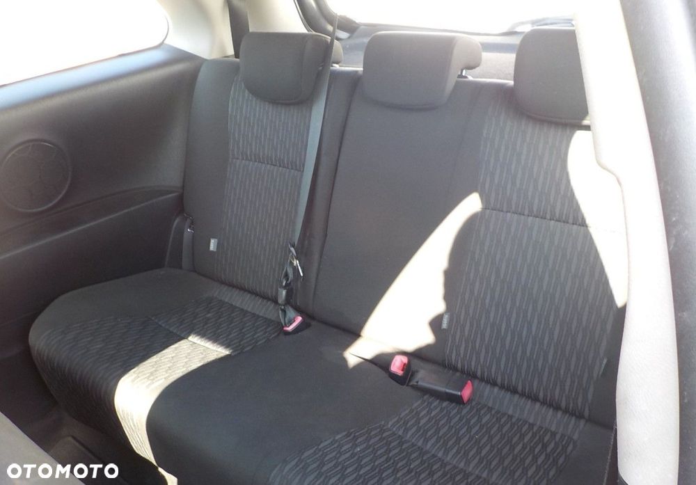 Toyota Yaris - 26