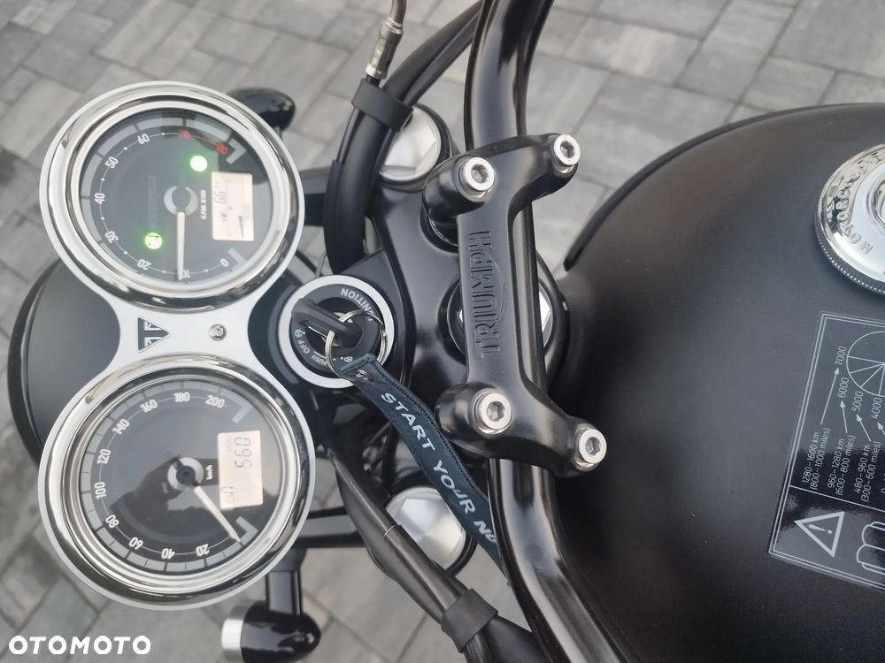 Triumph Bonneville - 5