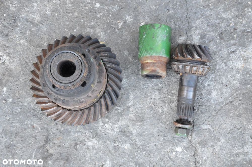 DYFERENCJAŁ WAŁEK ATAKUJĄCY WKŁAD MOSTU PRZOD  JOHN DEERE 6190R 6215R 6150R