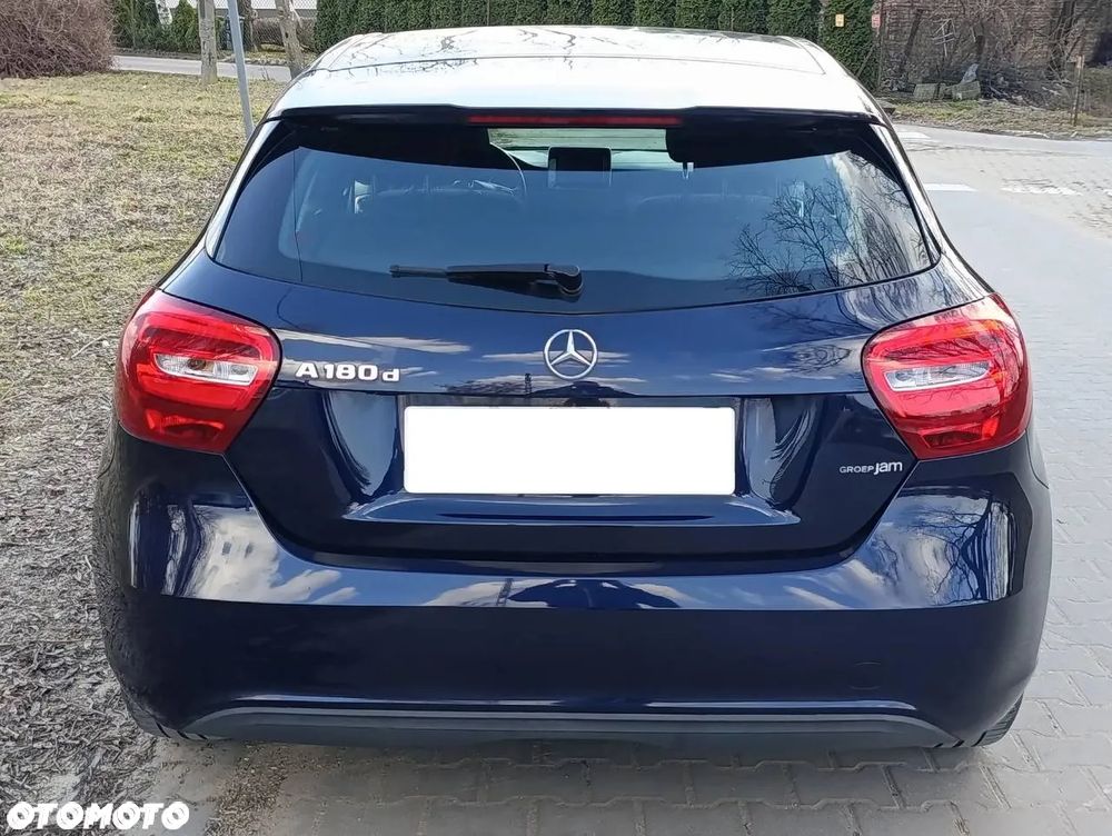 Mercedes-Benz Klasa A 180 d BlueEFFICIENCY Edition - 4