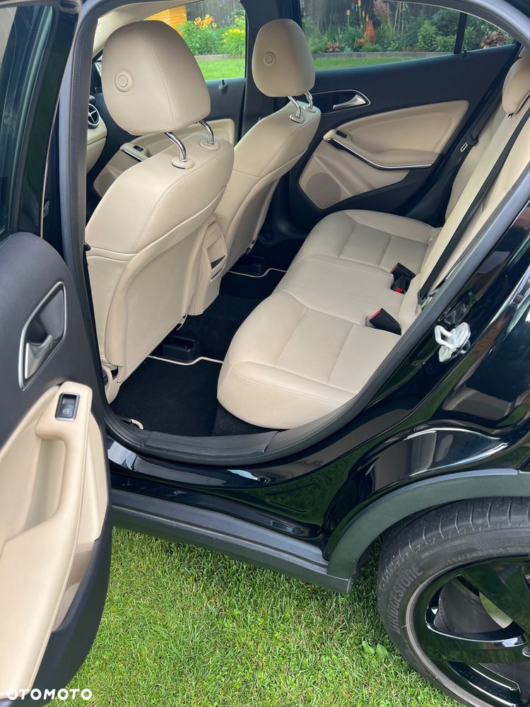 Mercedes-Benz GLA 250 4-Matic - 12