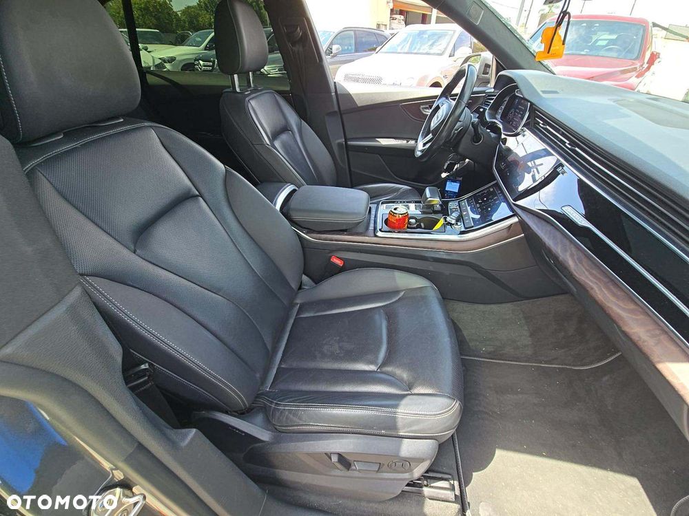 Audi Q8 55 TFSI quattro tiptronic - 7