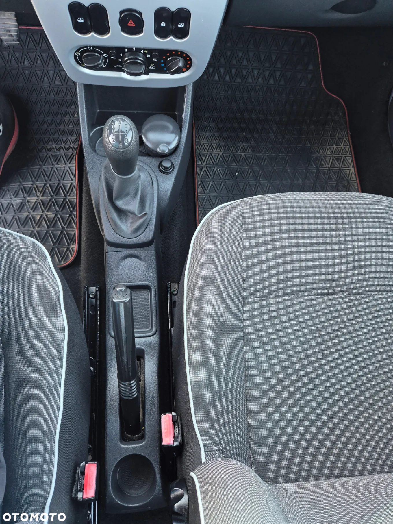 Dacia Sandero 1.2 16V - 17